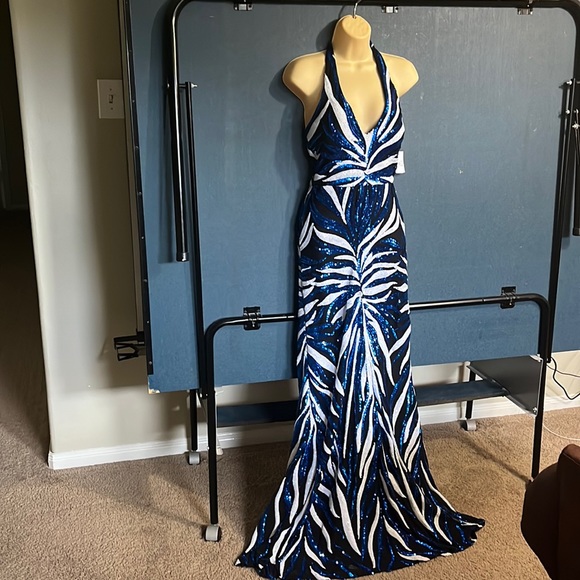 WINDSOR SEQUINED GOWN NWT SZ 7 - Picture 1 of 9